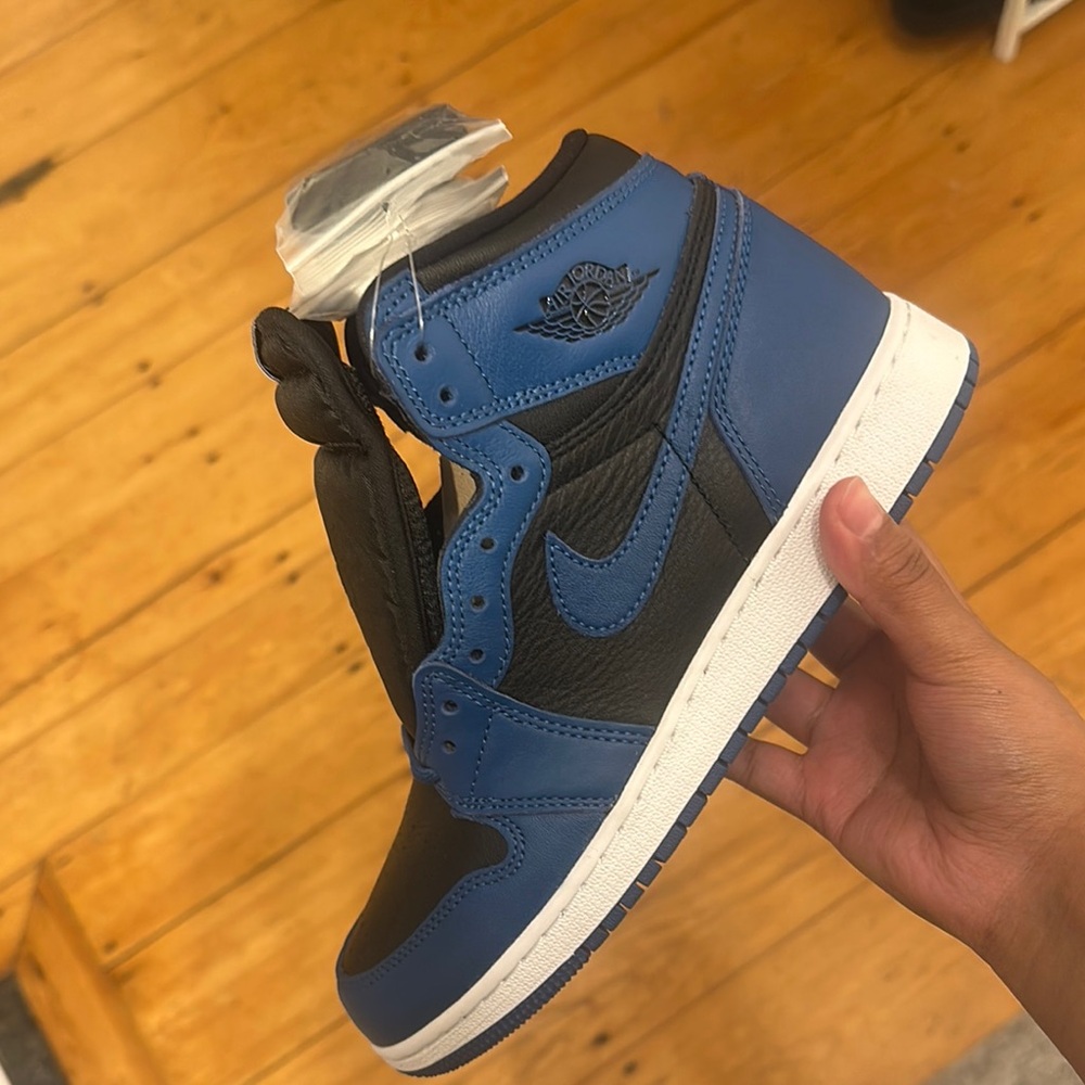 Air Jordan 1 Retro High OG Black Blue Sneakers